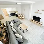 Golden Tide C21 Апартаменты *