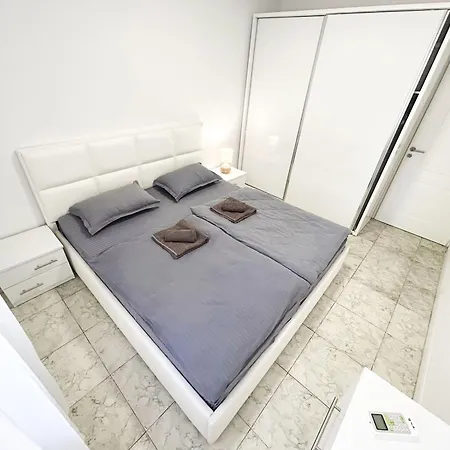 Golden Tide C21 Apartment