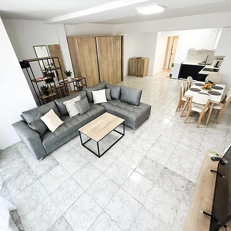 Golden Tide C21 Apartment
