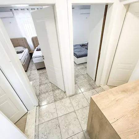 Golden Tide C21 Apartment *