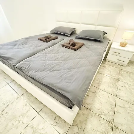 Golden Tide C21 Apartment