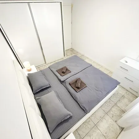Golden Tide C21 Apartment *