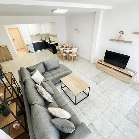 Golden Tide C21 Apartment *