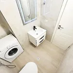 Golden Tide C21 Apartment *